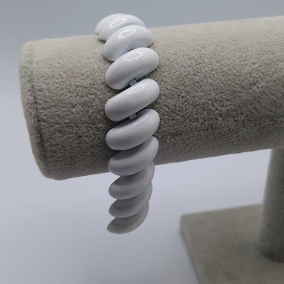 Vintage Napier White Enamel Link Bracelet, Stamped NAPIER Pat. 4.774.743 - Picture 5 of 5